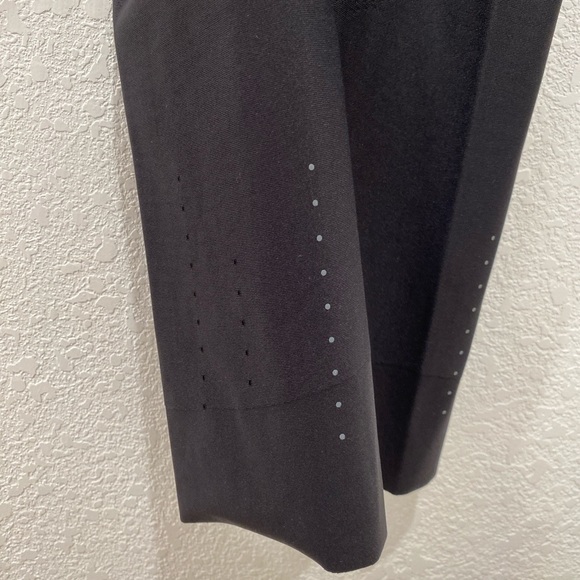 Lululemon Zoned In High Rise Crop 23" Black size 6 - Picture 7 of 11